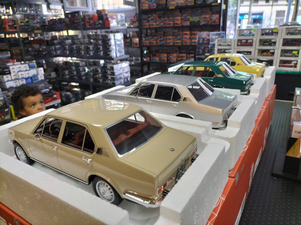 cars_tiny's tweet photo. Alfetta ne abbiamo? Tutte fuori catalogo... le Laudoracing che tutti desiderano si trovano da Tiny Cars! Accorrete! Finisconooo! #tinycars #alfaromeo #alfaromeoalfetta #raremodel #raritá #scala118 #model https://t.co/OtJcqQVIHy