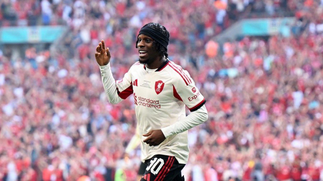 🎙️ Jeremie Frimpong sur son but :

« À la base, c’était un centre. Mais j’ai senti une petite poussette, ça a changé la trajectoire du ballon. Marquer mon premier but pour un club incroyable comme Liverpool, c’est une sensation incroyable. Le faire dès mon premier match officiel,