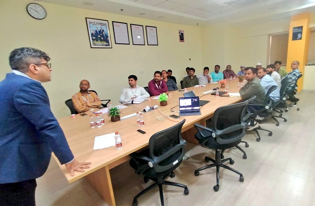 Hustle-e-jaana ki tareef mumkin nahin.