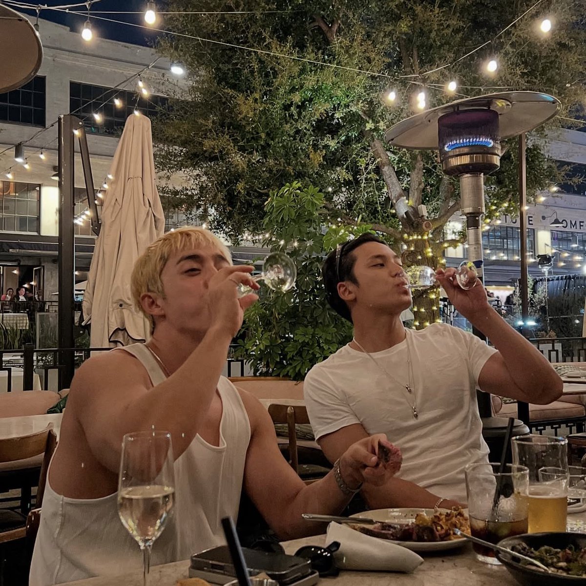 coupsistt's tweet photo. WHAT THE FUCK CHOI SEUNGCHEOL😭🧎🏻‍♀️ https://t.co/2CaHBz816b