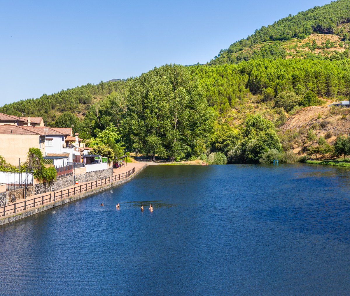 🌞 Todavía nos queda #verano en #Extremadura. ¡Disfrútalo con nosotros! Antes de volver a la rutina. ¡Te esperamos! #ExtremaduraEsAgua 💦