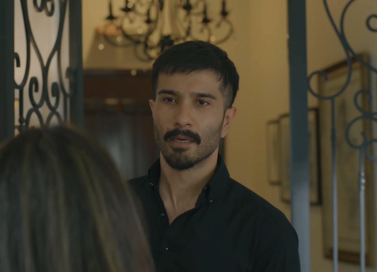 dreams6116's tweet image. Sürün Saim efendi ❤️‍🩹

#Humraaz #FerozeKhan #AyezaKhan