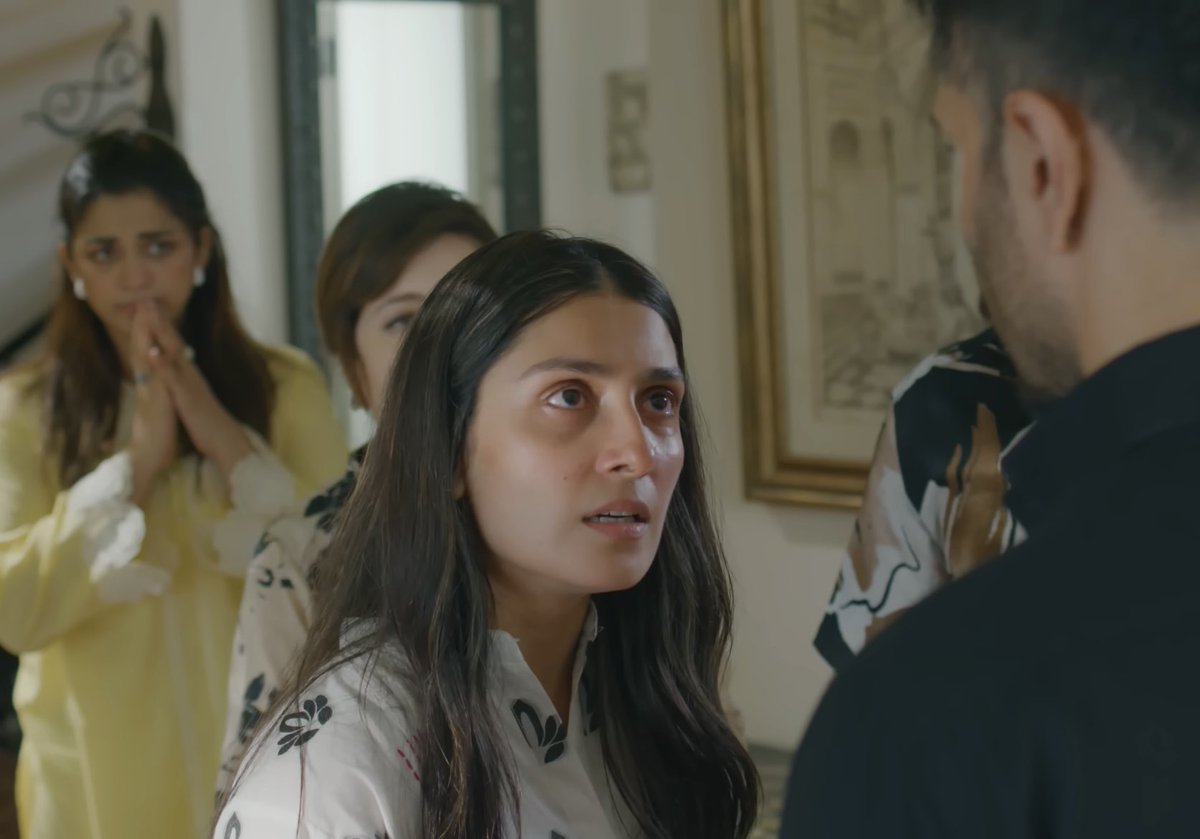 dreams6116's tweet image. Sürün Saim efendi ❤️‍🩹

#Humraaz #FerozeKhan #AyezaKhan