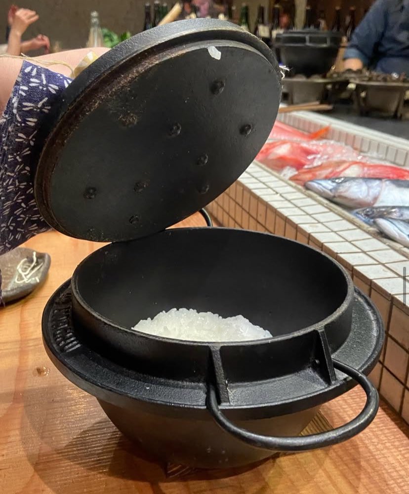 kanpaikiyanon's tweet photo. 【立川/燗アガリ】
一本まるごとのお魚…迫力やばすぎ🐟🔥
どんこしいたけも季節野菜も絶品！
玉ねぎは甘トロ、お魚は脂のり最高🥹

お米はミニ土鍋で席まで＆産地説明も丁寧💓
これで飲み放題付き6000円は安すぎ！
立川で迷ったらここ一択！
絶対後悔しない🔥

 #立川グルメ #居酒屋 #東京居酒屋 https://t.co/0emhwjCJyN