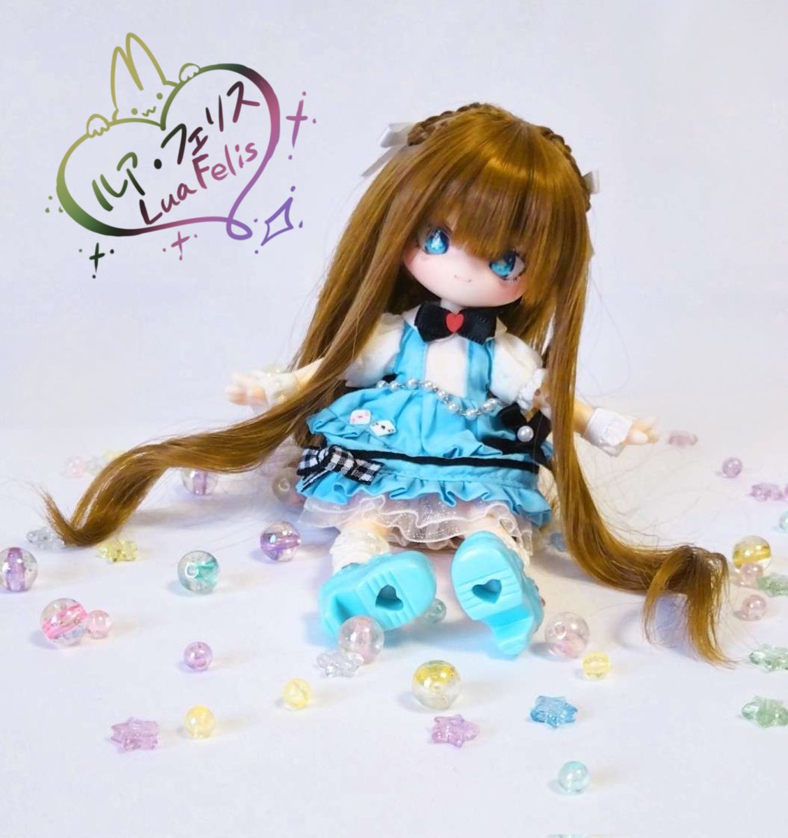 「この きらきらはね、みんなのお願いごとが星のかけらになったものなのですよ～☆、ほら、ほんの少し笑ってるのが見えるのです～♡」
#ドールオーナーさんと繋がりたい #うちのこかわいい