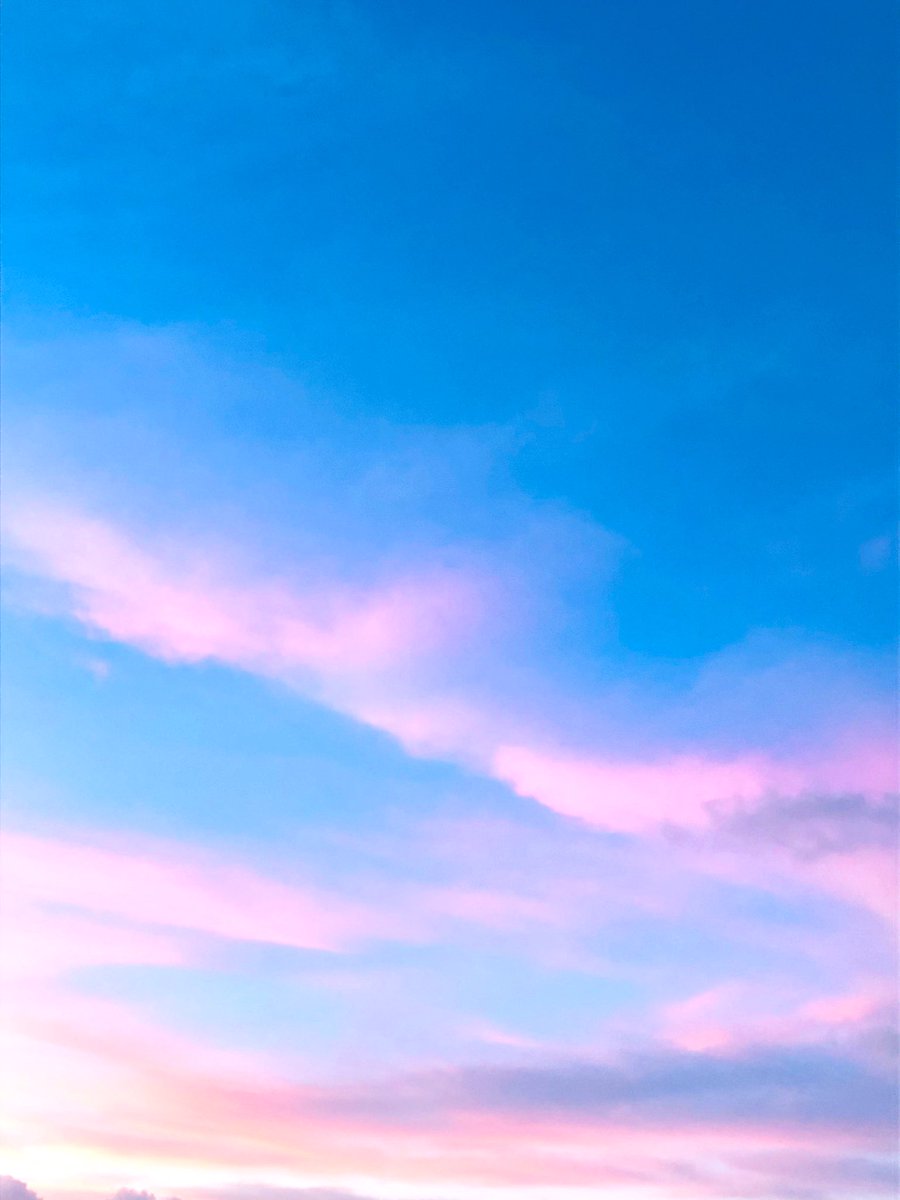 仕事でいろいろあって心が荒みそうだけど、羽生くんの美しいスケートで浄化されよう🍀
 #TheFirstSkate  配信延長有り難いです。

見上げた空も綺麗だったな😌

#羽生クラスタ空部