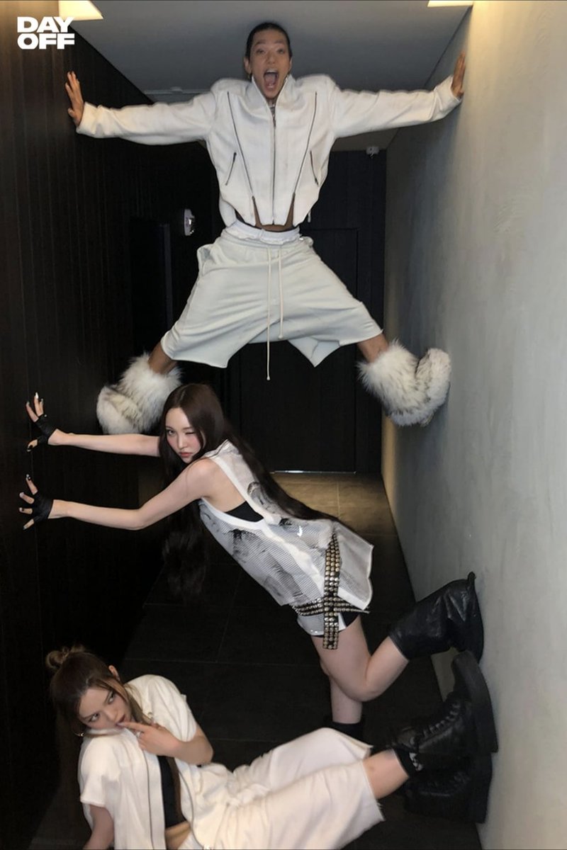 adprojectpics's tweet photo. TaBe has recruited the maknae
Now we only need Annie to join the Hanging-on-the-wall gang 👀 https://t.co/Von5Rezibr