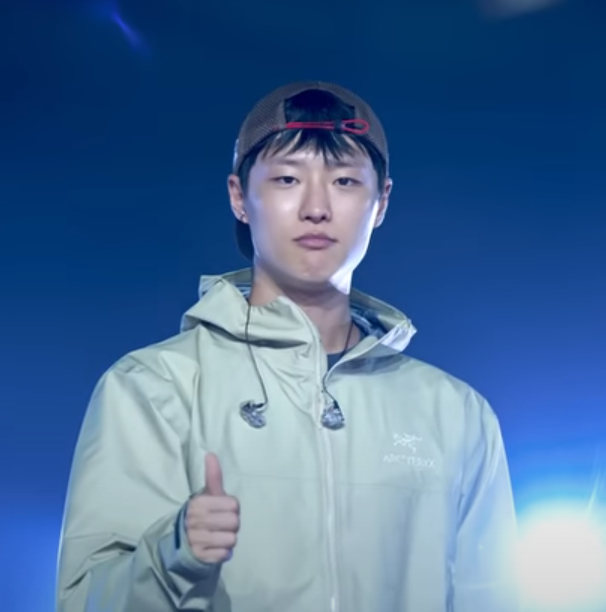 OOLITOUR's tweet photo. why do he has to be this adoreable?!!?!?!?! https://t.co/2O6WXaeIn4