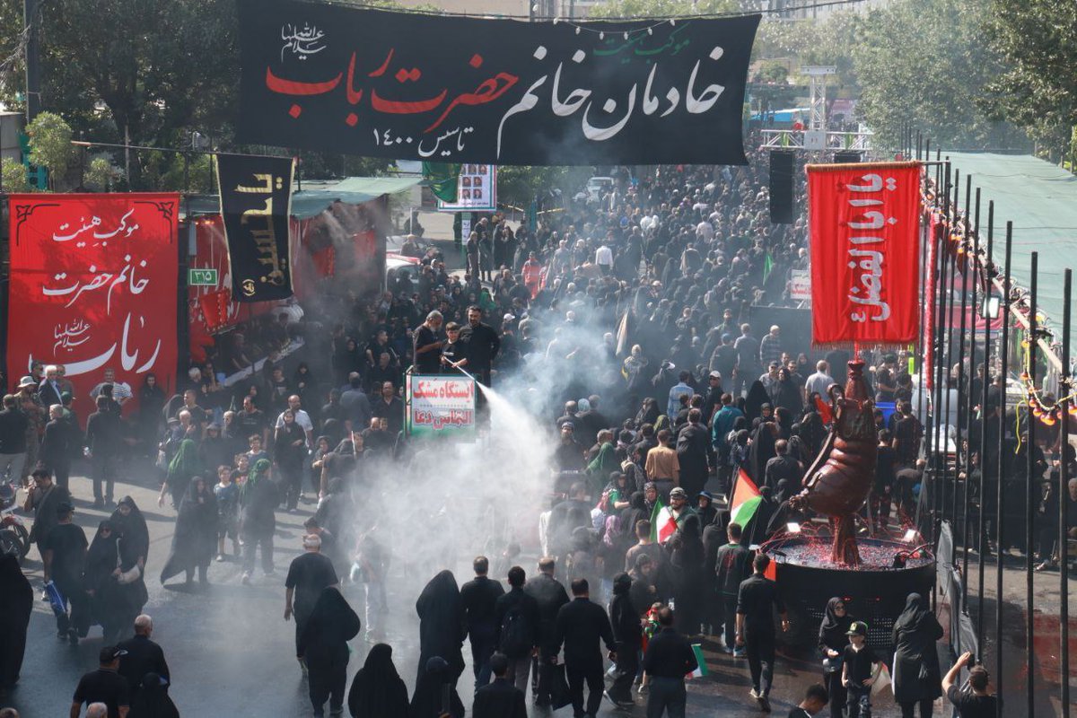 میدان امام حسین 
تا حرم عبدالعظیم حسنی 
امروز از ساعت ۵ صبح 
شاهد این حجم از عاشقان حسینی در #ایران_عاشورایی بود
#جاماندگان_اربعین