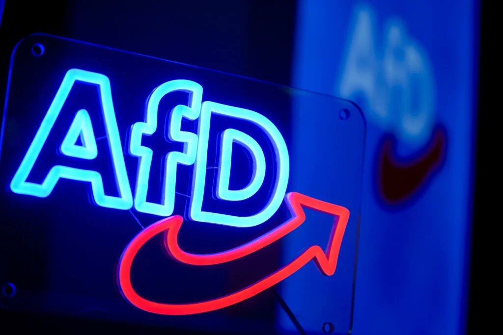 ❤️ ╰•★★ Rettet unser Land ★★•╯ ❤️
⚔️🇩🇪💙🇩🇪💙🇩🇪💙🇩🇪💙🇩🇪💙🇩🇪⚔️

🇩🇪 Deutschland 🇩🇪 steht vor einer Entscheidung, die unsere Zukunft prägt. Die #AfD verdient eine Chance das Ruder zu übernehmen - auch wenn der Weg steinig werden wird, denn mit (wahrscheinlich) knapper
