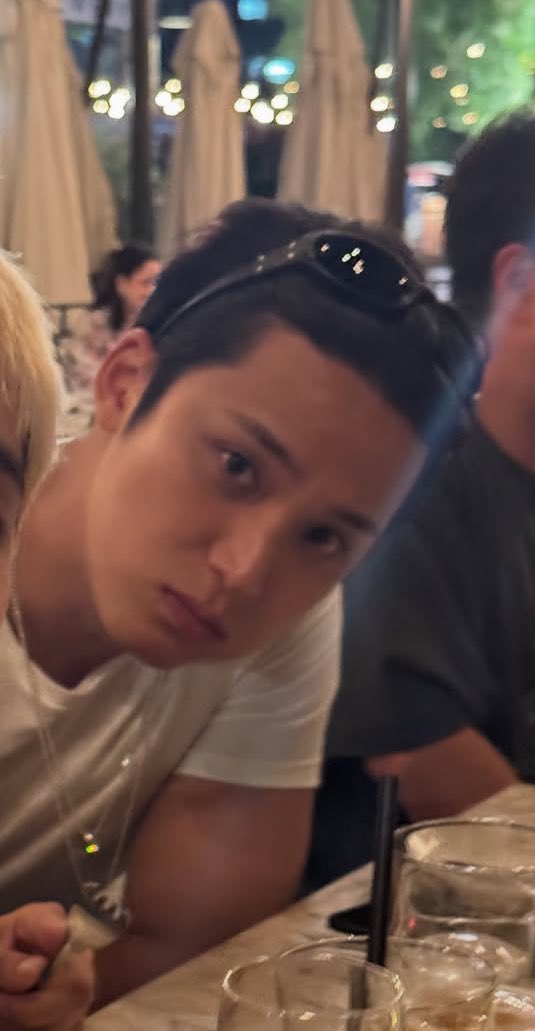 me_and_gyu_'s tweet photo. Mingyu and his pushed back hair is really driving me crazy https://t.co/Fp8Bc44MCU