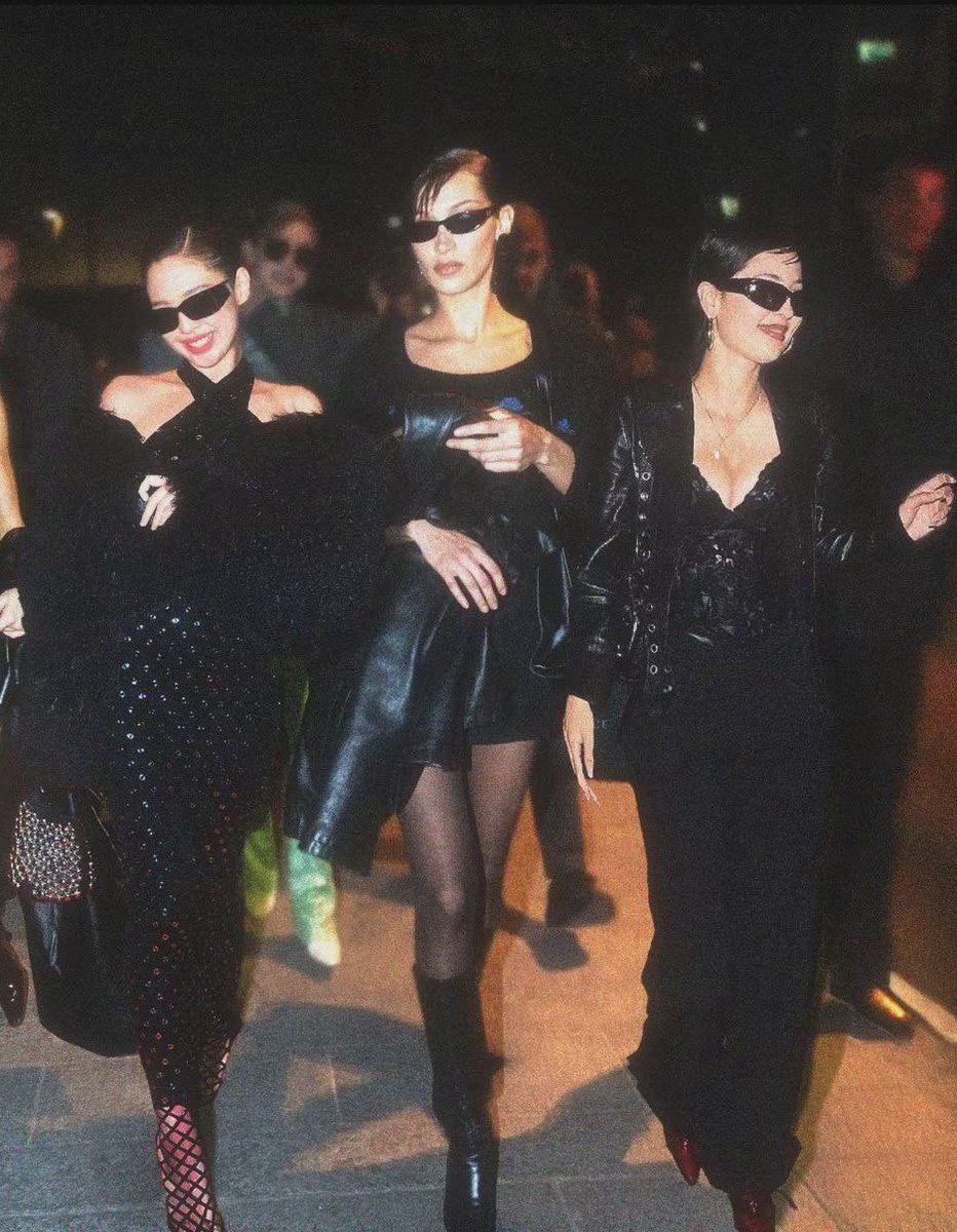 archivedemie's tweet photo. alexa demie, bella hadid and jennie kim are the it girl trio 💋 https://t.co/9goPz8uAL4