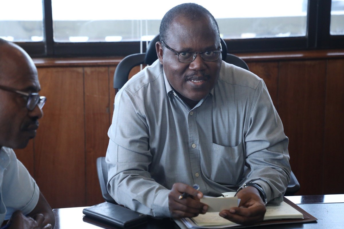 Kenya_Ports's tweet photo. The Rwandan government has announced plans to increase cargo delivery through the Port of Mombasa, citing the efficiency and reliability of Kenya’s transit corridors.

Rwanda’s High Commissioner to Kenya, Ambassador Ernest Rwanucyo, urged cargo agents to utilize Mombasa in handling Kigali-bound goods. He made the remarks during a meeting with KPA management, where he highlighted the port, Inland Container Depot, and transport network as critical to facilitating regional trade.

GM for Cargo Operations Dr. Sudi A. Mwasinago thanked Rwanda for choosing Mombasa for its imports and exports, saying KPA values the partnership and confidence that has seen a tremendous increase in transit cargo. 

Rwanda is among the leading countries that serve as a significant transit market for the Port of Mombasa.