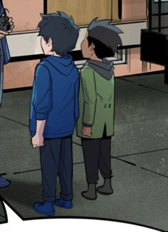 They're not even 3 apples tall. That's 2 apples at best, maybe 2 and a half