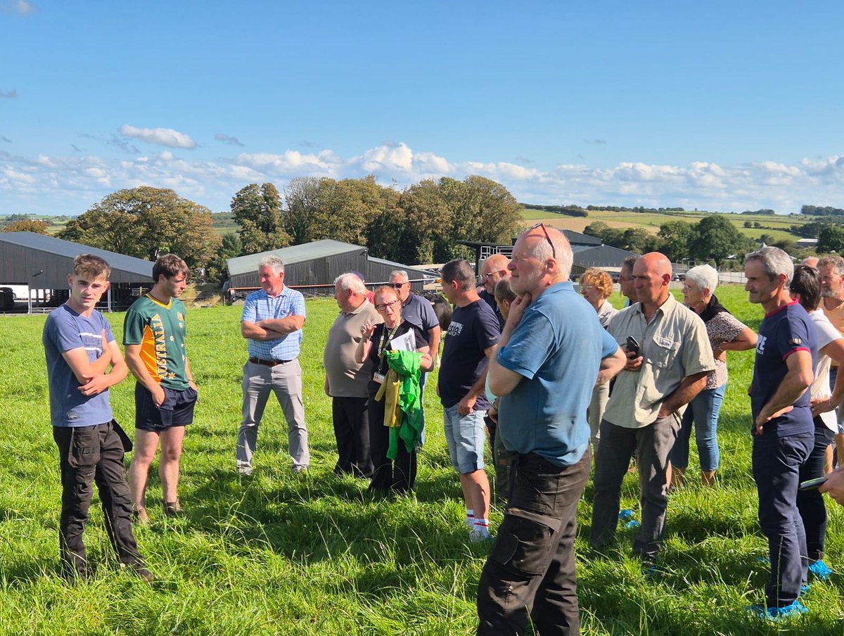 DawnDemoFarms's tweet photo. We had a great afternoon yesterday, showing a group of French and Irish Aubrac breeders around Newford Farm and discussing all things Irish agriculture🌱🐄🤠
#NewfordDemo #NewfordFarm https://t.co/99VonNc35s