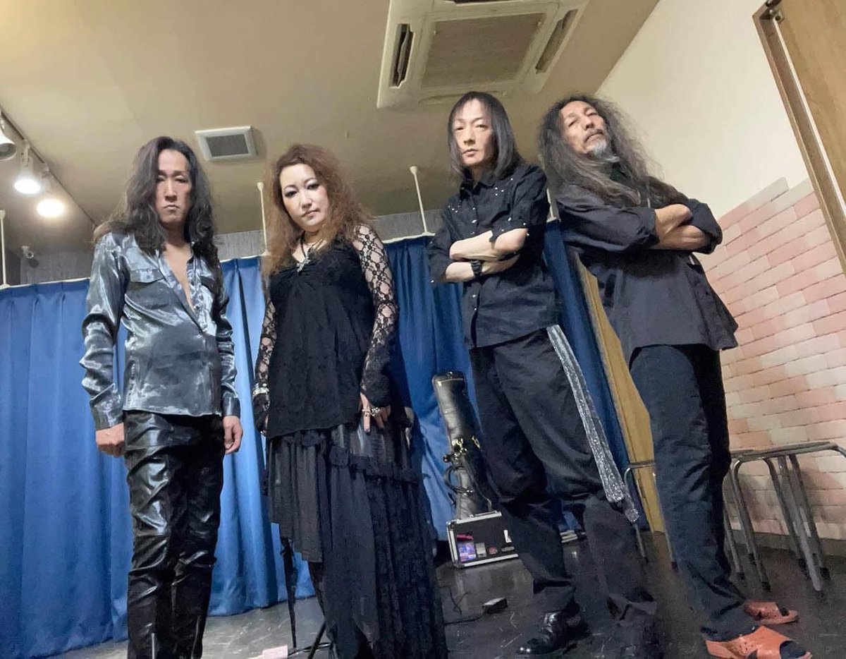 YoshieSeventh's tweet photo. Seventh Heavenの次回ライブが決まりました❣️
11/8(土)心斎橋SHOVELです。
熱いイベントに出演させていただきます❣️
今からご予定を空けておいていただけると嬉しいです。よろしくお願い致します。
詳細は、後日お知らせさせていただきます✨✨ https://t.co/I2zWLlvdMW