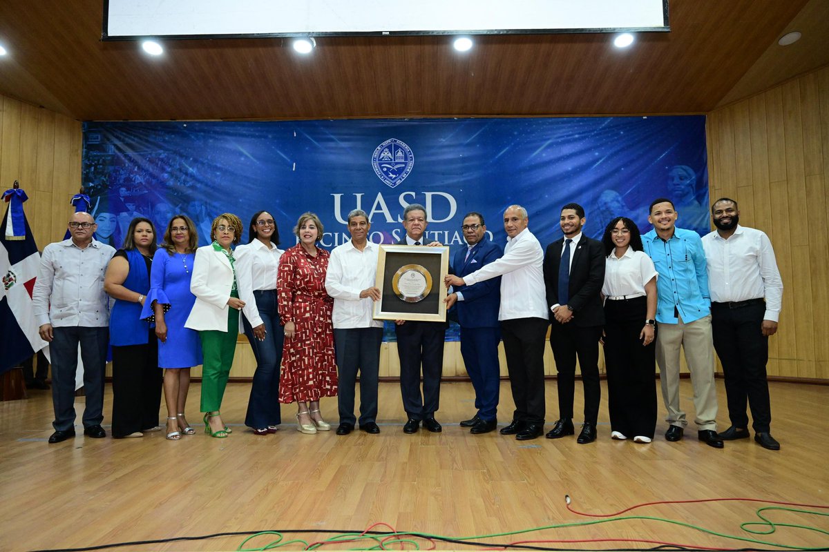 La inteligencia artificial está transformando todos los aspectos de nuestras vidas, y la educación superior no es la excepción.
En Santiago, al conmemorar el 40 aniversario del recinto de la UASD, reflexioné sobre cómo nuestras universidades deben adaptarse a esta revolución