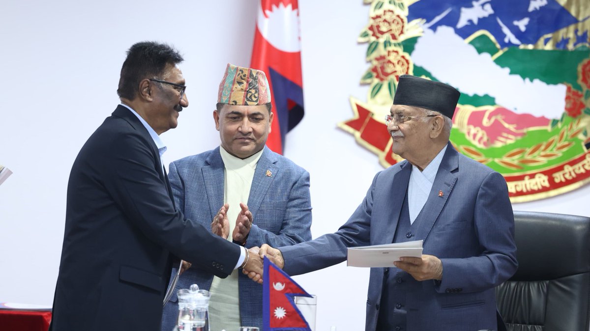 आज @moless_nepal को कार्यलाई आ.व. २०८२/०८३ मा छिटो र प्रभावकारी तवरबाट कार्यान्वयन गर्न <a href="/PM_nepal_/">PMO Nepal</a>  श्री <a href="/kpsharmaoli/">K P Sharma Oli</a>  सँग कार्यसम्पादन सम्झौतामा हस्ताक्षर गरेको छु। ‘समृद्ध नेपाल, सुखी नेपाली’ को राष्ट्रिय आकाङ्‍क्षा पूरा गर्न तथा श्रम, रोजगार र सामाजिक सुरक्षाका क्षेत्रमा