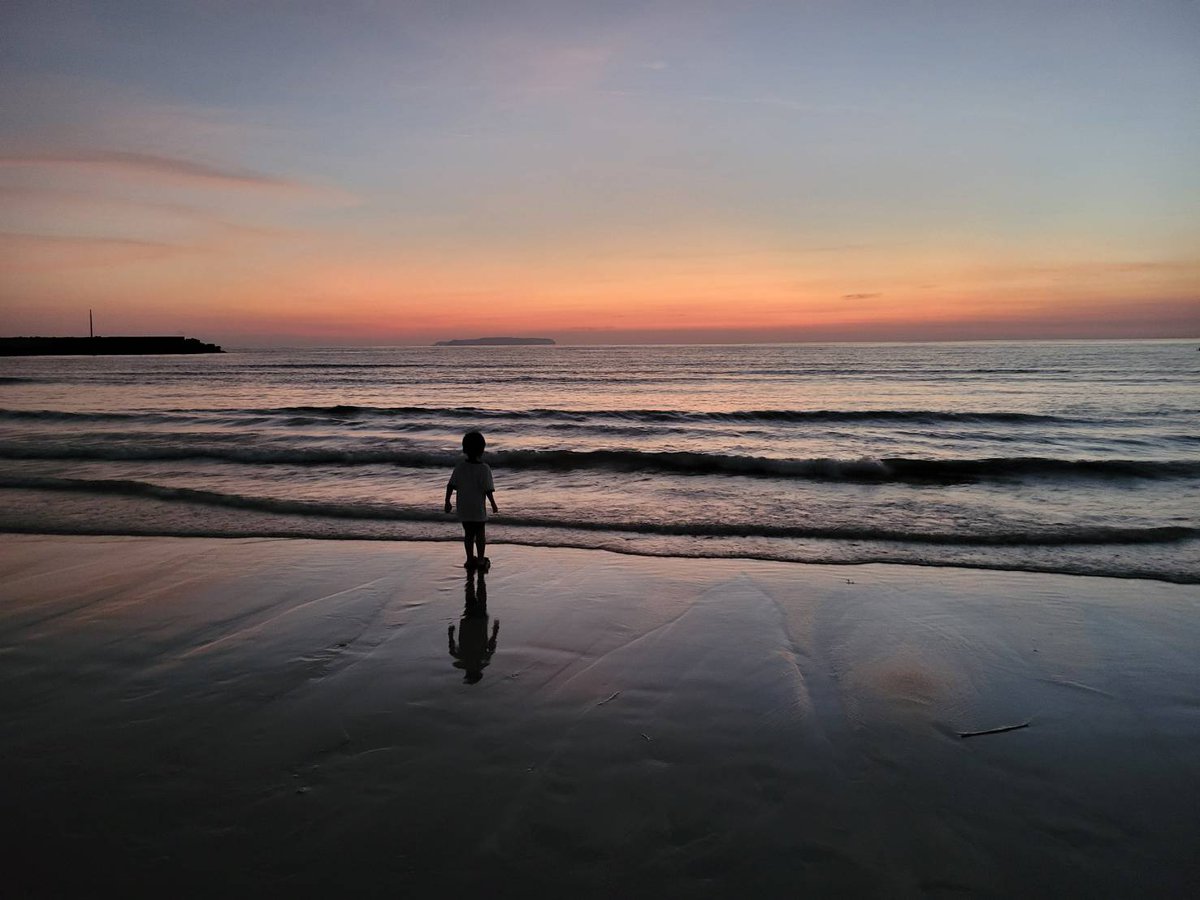 午後7時から、わずか30分で刻々と変わる黄昏時。