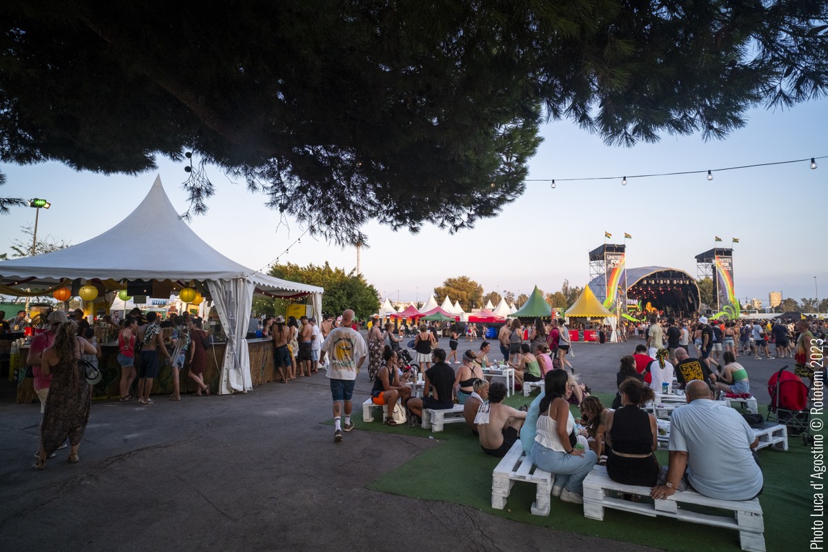 revistapoble's tweet photo. Comunidad, #reggae y vida: la buena vibra del #RototomSunsplash se (re)instala en #Benicàssim por su 30 aniversario. @sunsplash_es
👇
https://t.co/1zA0rzZmeH https://t.co/qORbHKHVXD