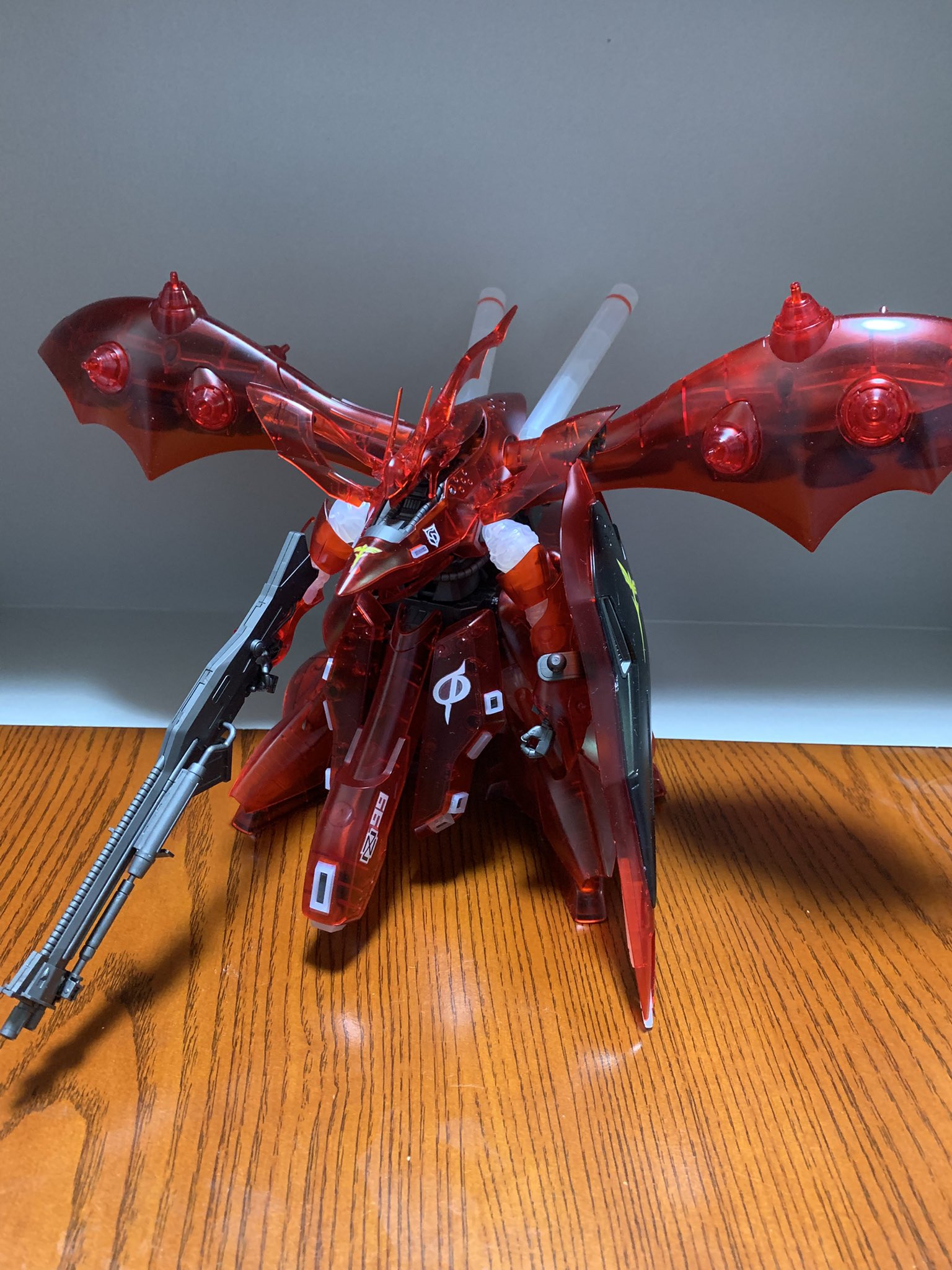新品 HG ガンプラ ナイチンゲール クリア 逆襲のシャアより「HG ナイチンゲール」がクリアカラーで