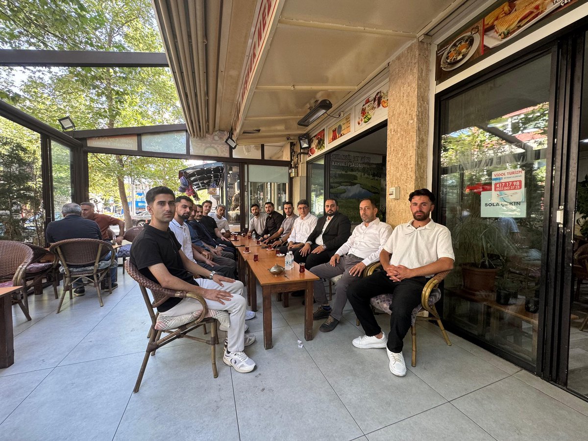 📍 Ankara
Bugün sabahın bereketinde, İl Gençlik Kolları Başkanımız Sayın Enes Aslan, ilçe gençlik kolları başkanlarımız ve İl Genel Meclisi Başkanımız Sayın Nihat Doğu ile aynı masa etrafında buluştuk.

Yalnızca çay değil, umut, vizyon ve geleceğe dair hedeflerimizi paylaştık.
Bu
