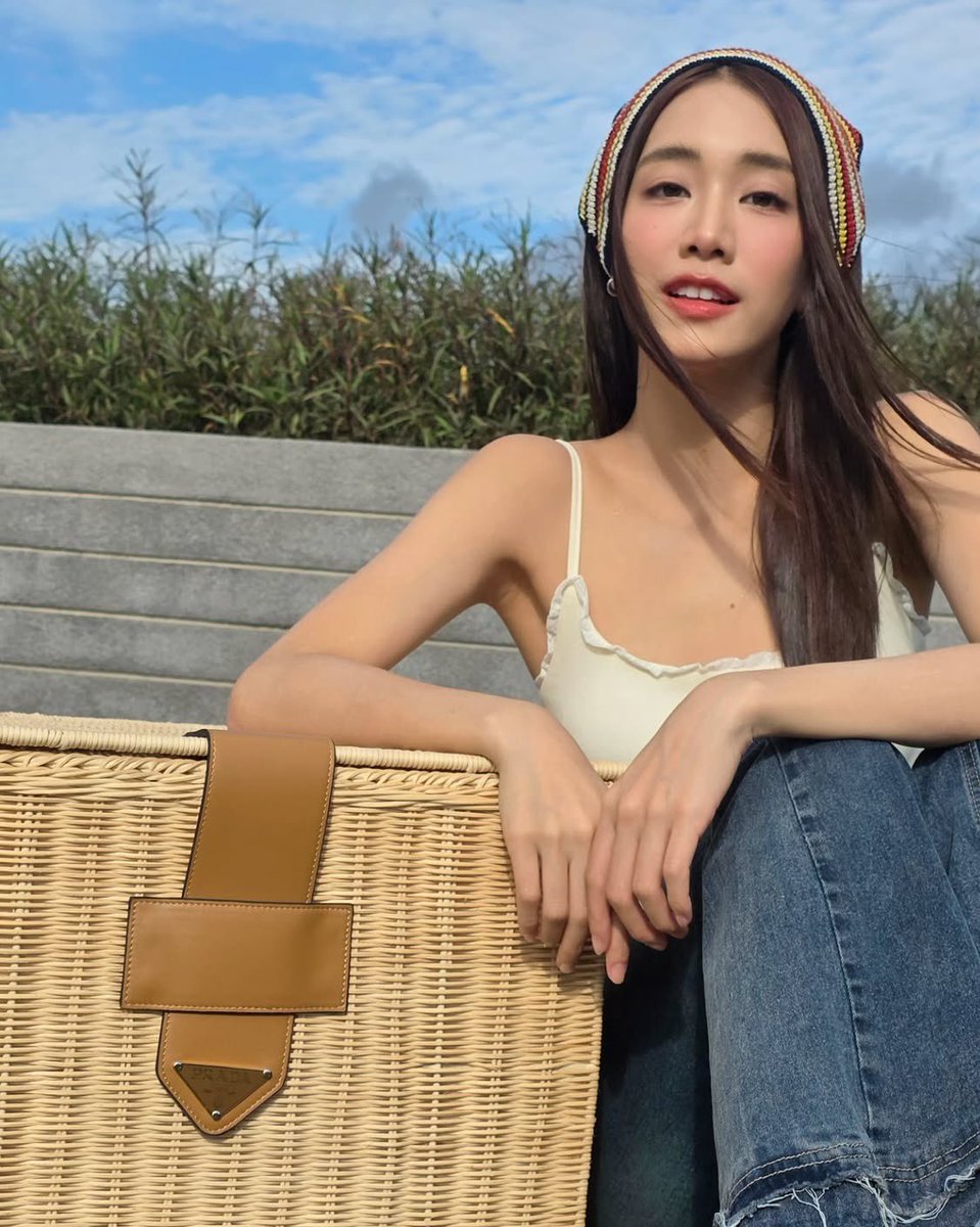 mind4eve_fans's tweet photo. { 14/08/25 } IG Post Update: _.tiya_

🌤🌤
#PradaSummerKit #Prada

#Mind4EVE #4EVE #มายด์4EVE https://t.co/71fvlAlv8C