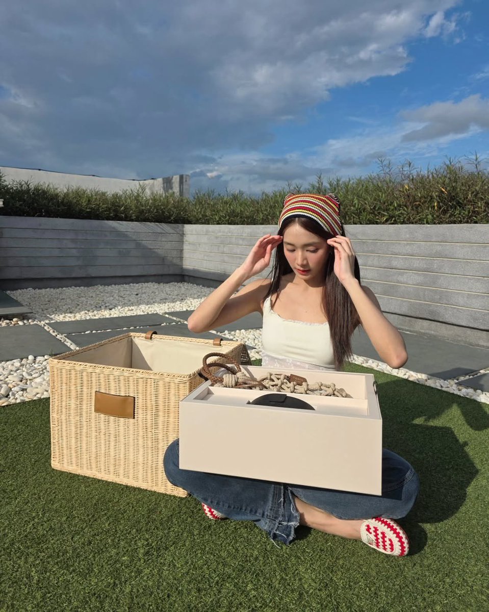 mind4eve_fans's tweet photo. { 14/08/25 } IG Post Update: _.tiya_

🌤🌤
#PradaSummerKit #Prada

#Mind4EVE #4EVE #มายด์4EVE https://t.co/Mpa6iENAPH