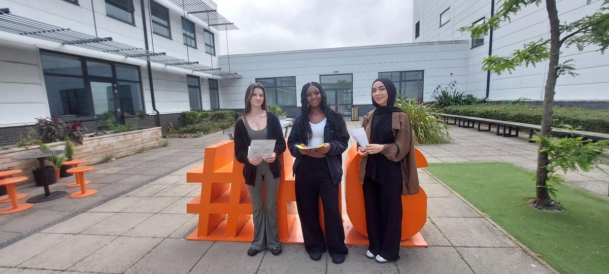 haringeycouncil's tweet image. 🎉More smiles, more bright futures in #Haringey 🎉 

Students at @Haringey6thForm  were all smiles today as they received their #ALevelResults' — and Cllr @ZenaBrabazon was right there celebrating with them 🥳

Huge congrats to every student — we’re SO proud of you 👏