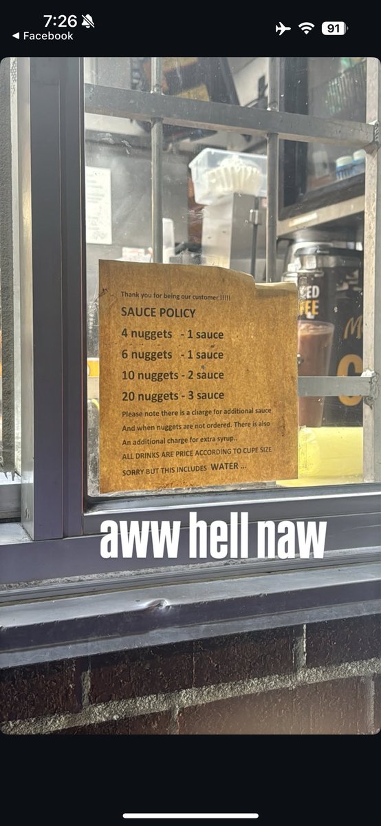 damtdee9232's tweet photo. @McDonalds what the actual fuck is this ?????? https://t.co/lOdNlg81zD