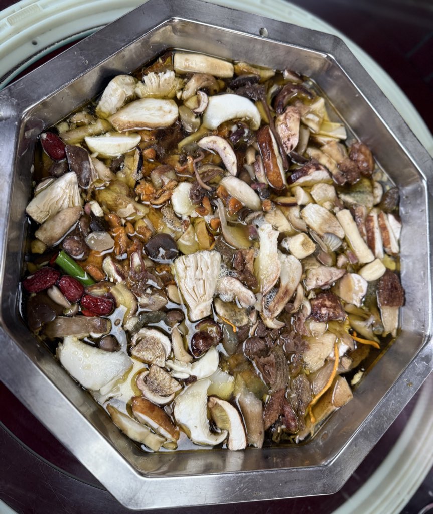 🌎 (@zhengjiudiqiu) on Twitter photo 