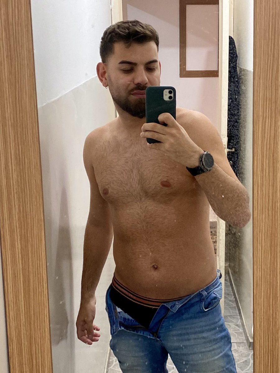 Jonatanfc13's tweet photo. Comecei a academia. Já posso postar foto sem camisa? https://t.co/PwyC7wEAKY