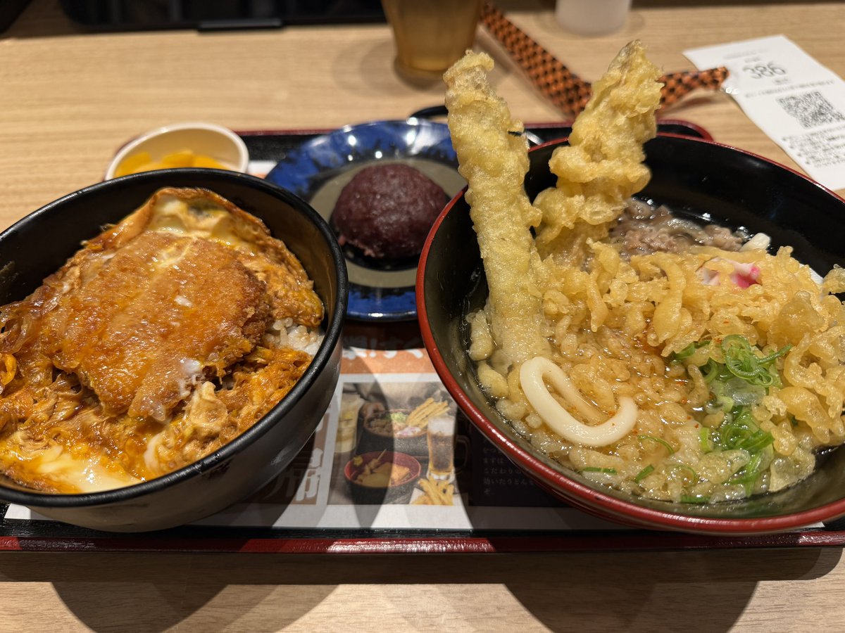 zonbikun755's tweet photo. 資さんうどん！
相模原オープン
でも遠いなー
横浜あたりにできてくれれば、それなりにいけるのになぁー
資さんうどんは、肉うどんとカツ丼でしょ
！
関東に合わせてるから、スープしょっぱめ

#資さんうどん https://t.co/wG1q7HRQ6G