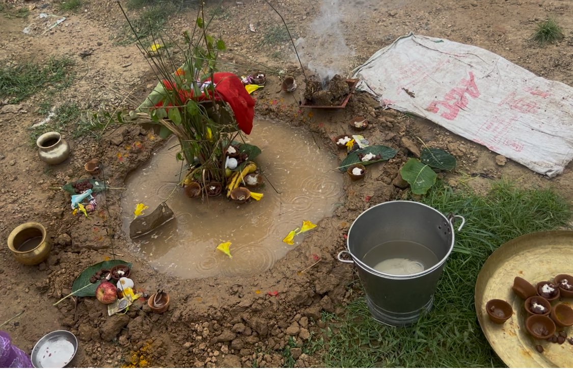 माँ बच्चों के लिए क्या कुछ नहीं करतीं! करीब 7 साल बाद "हलछठ" के मौके पर गाँव में रहा। माँ बहुत ख़ुश। क्योंकि यह व्रत माताएं अपने बच्चों के लिए रहती हैं। ग्रामीण क्षेत्रों में इसका बहुत महत्व है।

भादो माह के कृष्णपक्ष की छठ तिथि को ललही छठ या हरछठ का व्रत रखा जाता है। महिलाएं