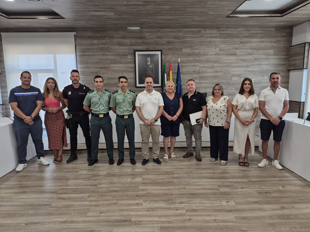 👮🏻🚓 JUNTA LOCAL DE SEGURIDAD
Ayer se celebró la Junta Local de Seguridad, con la firma de una Adenda al convenio VioGén, reafirmando nuestro compromiso con la lucha contra la violencia de género. 🤝 #Seguridad #VioGén #igualdad
