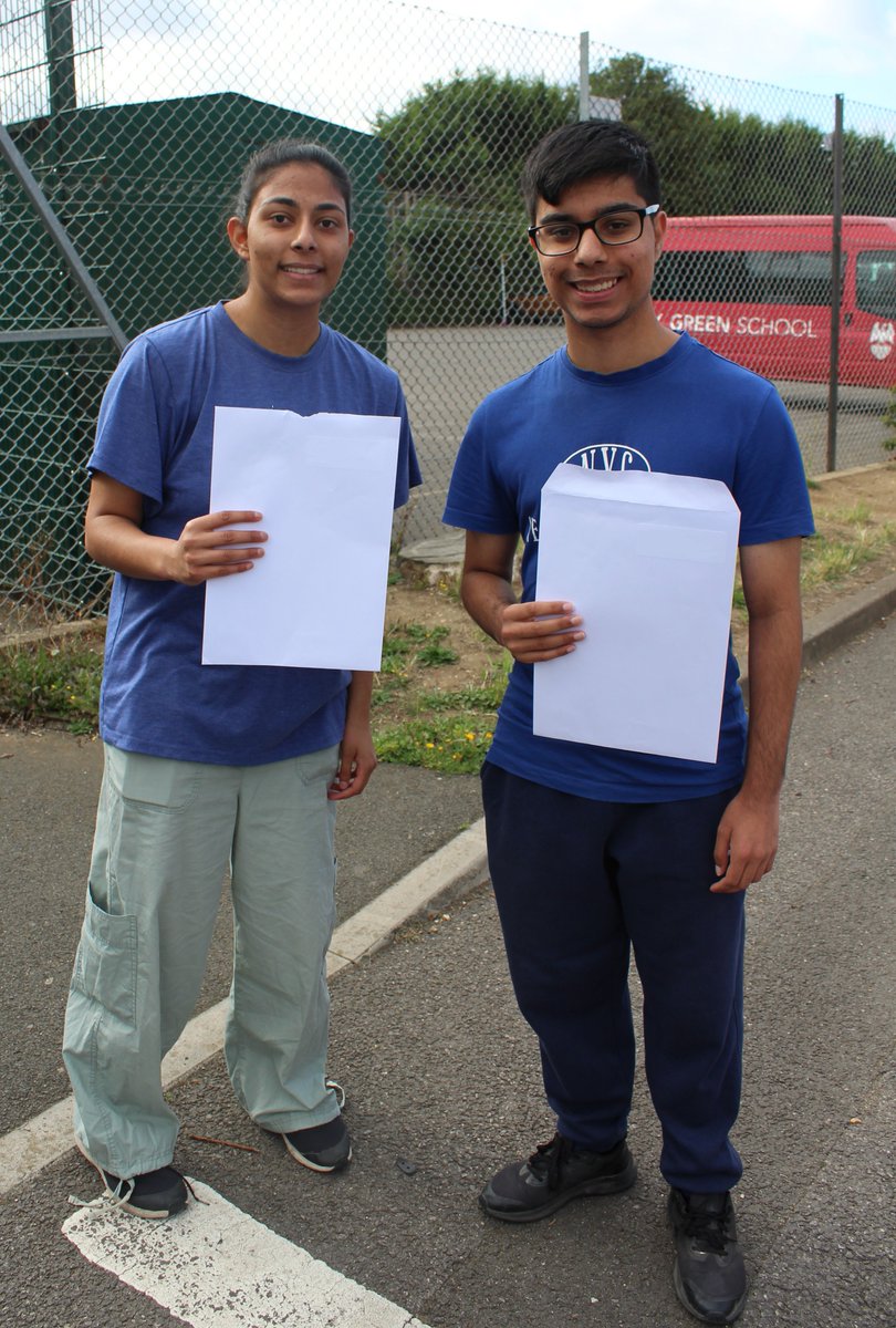 Congratulations to our A-Level and BTEC stars, who are celebrating their results today! We are so proud of you and your amazing journey at Cox Green. Wherever today takes you, the future is yours to shape, and we can't wait to see what you do next!
#alevelresults #UCAS #BTEC