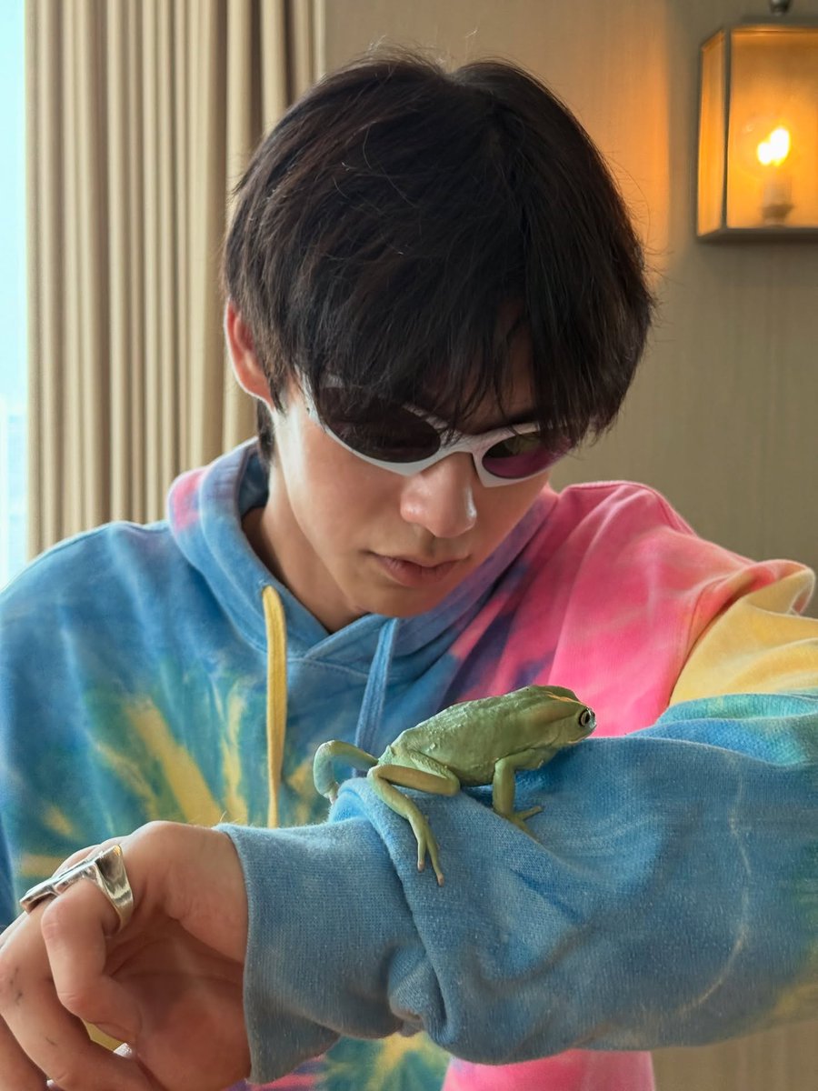 sena8626's tweet photo. Brightくん、カエル🐸飼うの？

Bright Vachirawit
#bbrightvc https://t.co/D5CXdPB3wl