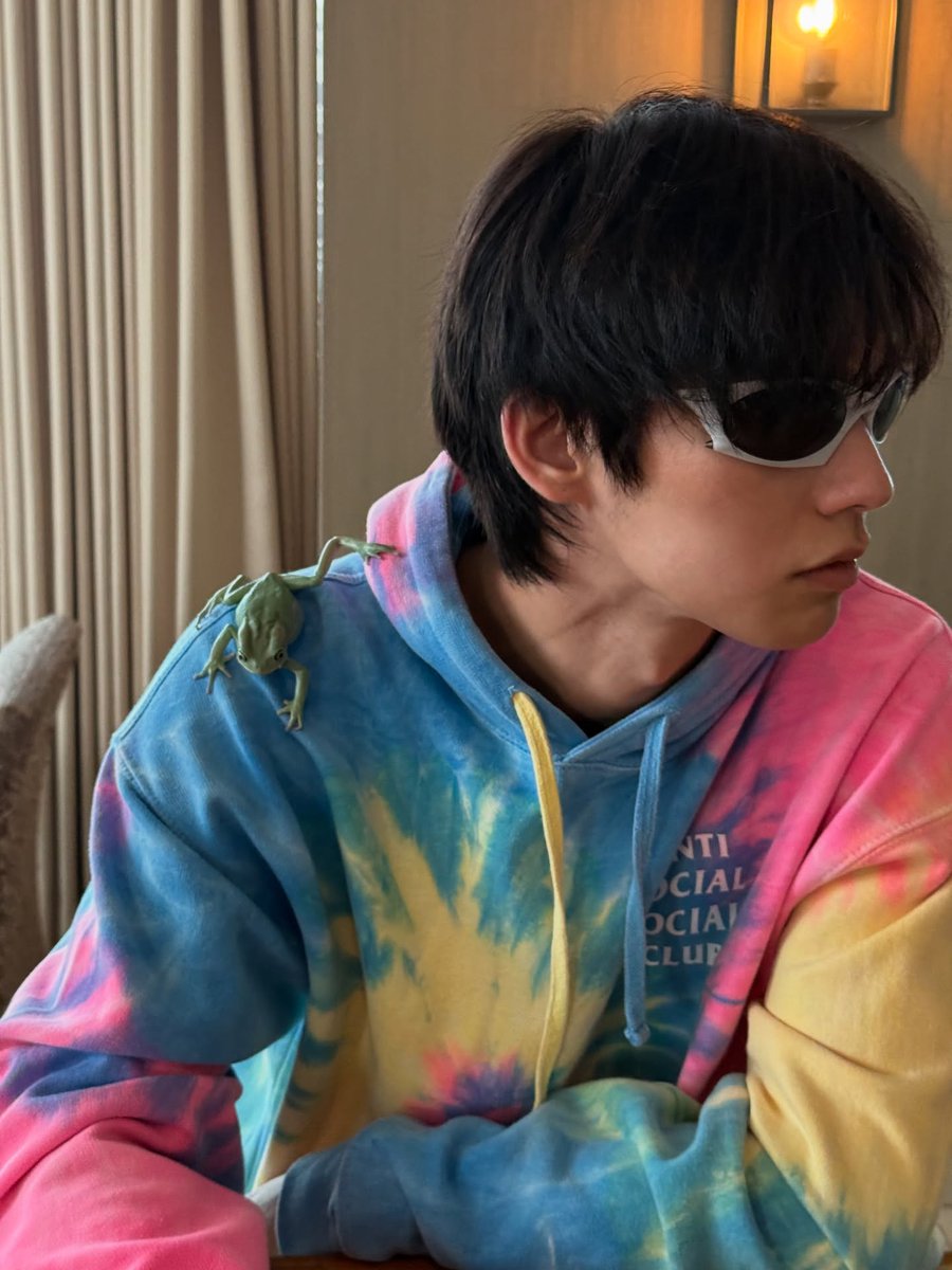 sena8626's tweet photo. Brightくん、カエル🐸飼うの？

Bright Vachirawit
#bbrightvc https://t.co/D5CXdPB3wl