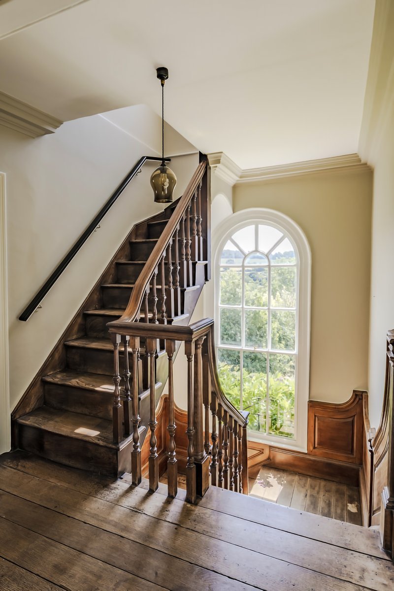 FullerSearch's tweet image. Dover House is a beautifully restored 18th-century home in Painswick, blending historic charm with modern design and offering sweeping valley views. On with Inigo House, guide £1.2 mil. #cotswolds #househunter