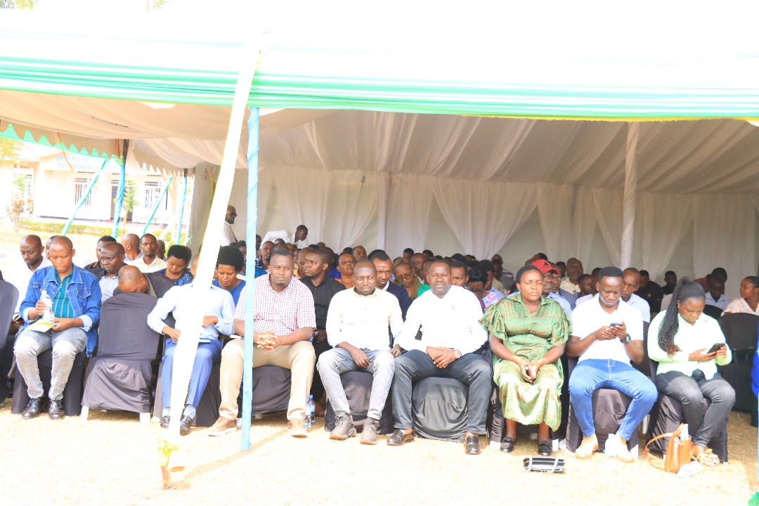 Youssuf Ubonabagenda (@ubonabagenda) on Twitter photo #Birikuba: Ku Biro by'Akarere ka Kirehe <a href="/KireheDistrict/">Kirehe District</a> hateraniye inama y'Abakozi b'Akarere igamije ku kwigira hamwe ishyirwamubikorwa ry'imihigo mu cyerekezo 2030 ( NST2).
Ni Inama yitabiriwe n'Abakozi ndetse n'abayobozi kuva ku rwego rw'Akagari kugeza ku rwego rw'Akarere. Ni #Birikuba: Ku Biro by'Akarere ka Kirehe <a href="/KireheDistrict/">Kirehe District</a> hateraniye inama y'Abakozi b'Akarere igamije ku kwigira hamwe ishyirwamubikorwa ry'imihigo mu cyerekezo 2030 ( NST2).
Ni Inama yitabiriwe n'Abakozi ndetse n'abayobozi kuva ku rwego rw'Akagari kugeza ku rwego rw'Akarere. Ni
