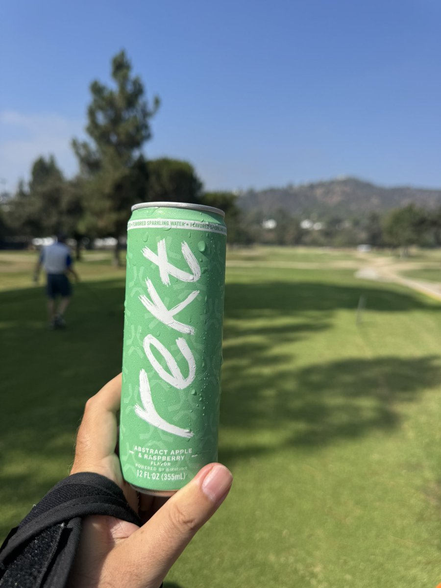 Abstract Apple &amp; Raspberry Rekt pre tee off at the Founder’s Tournament!