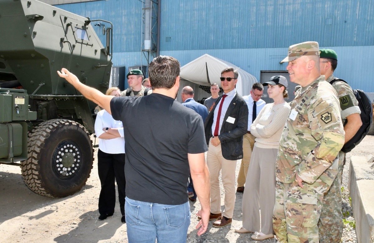 DSakaliene's tweet image. Deepening our expertise in applying AI&amp;amp;robotics in defense&amp;amp;military 🚀

In #Pittsburgh we met @USArmy #AI2C #ArmyFuturesCommand &amp;amp; top defense tech firms Near Earth Autonomy, KEF Robotics, Lovelace AI, Carnegie Robotics to explore joint innovation &amp;amp; integration for future…