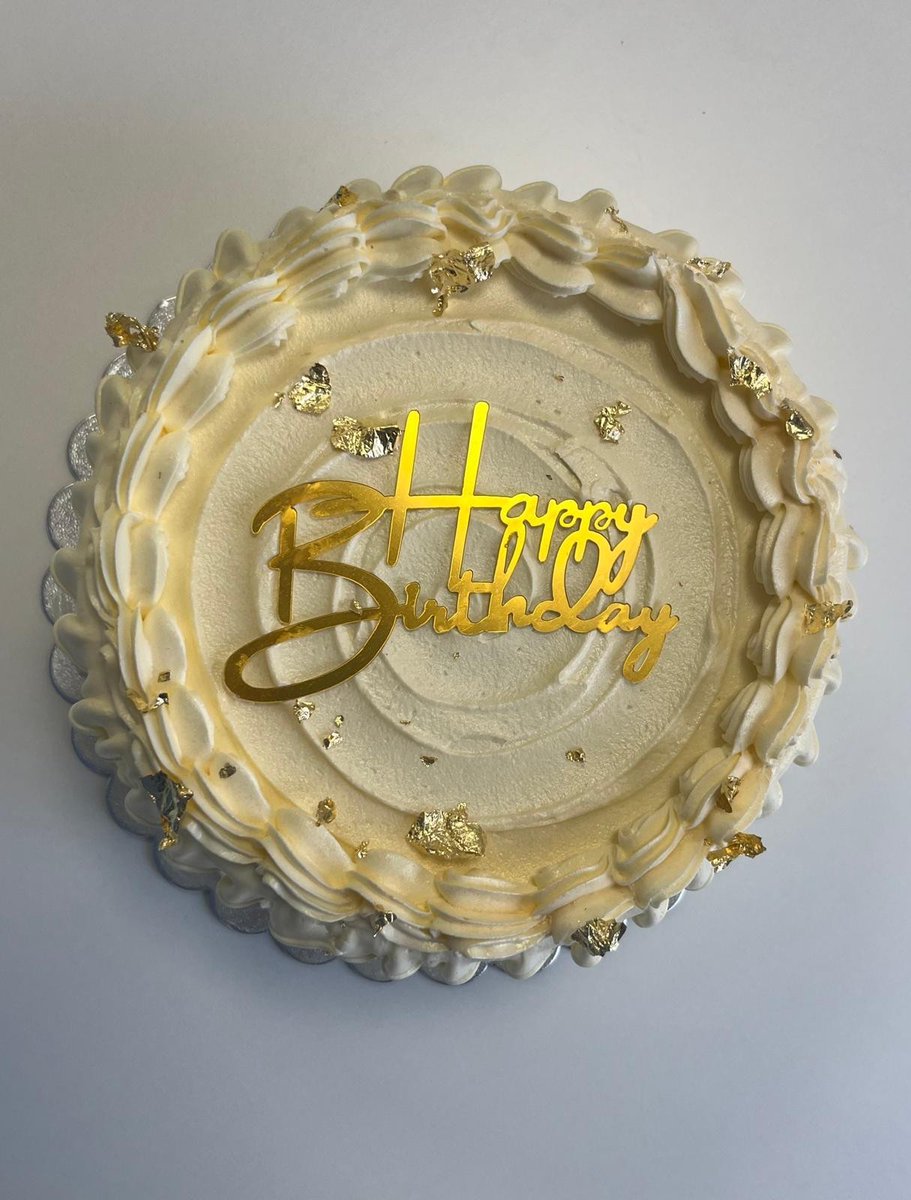 AIQConsulting's tweet image. We love a cake break in the AiQ office 🎂 so we enjoyed celebrating the boss’s birthday this week with something sweet! Happy Birthday Adrian - here’s to another great year ahead 🚀 #LifeAtAiQ