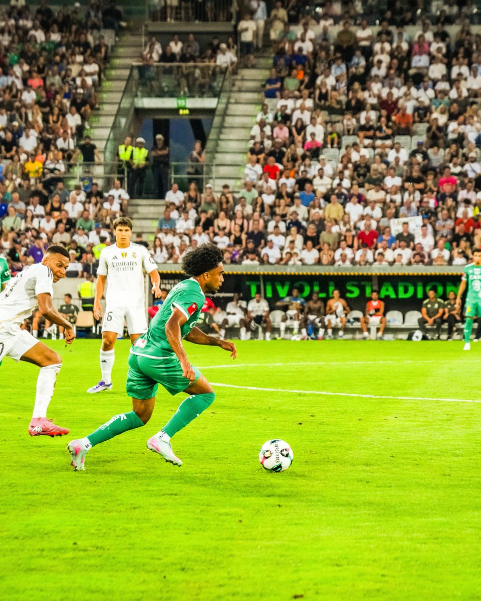 Unforgettable ❤️‍🔥

Real Madrid C.F. vs WSG Tirol to the backdrop of an incredible alpine sunset over the Olympiaworld Innsbruck Tivoli Stadium

Truly something special 🙏

🎥: Randall Media Factory #myInnsbruck