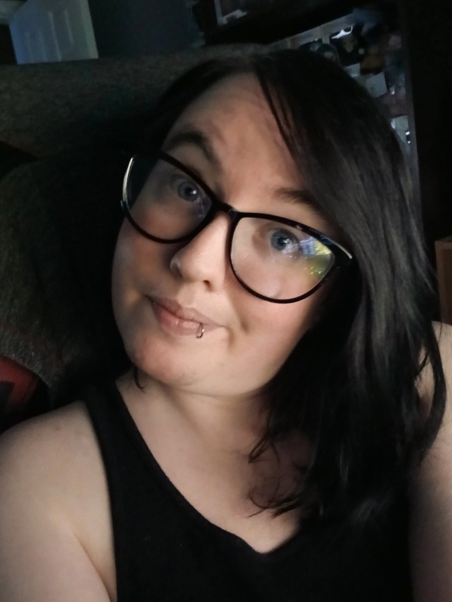 It's the 14th, so we know what that means!
The regal bun and the darling behind her.
#FFXIVSelfie | #Viera | #ffxivgpose