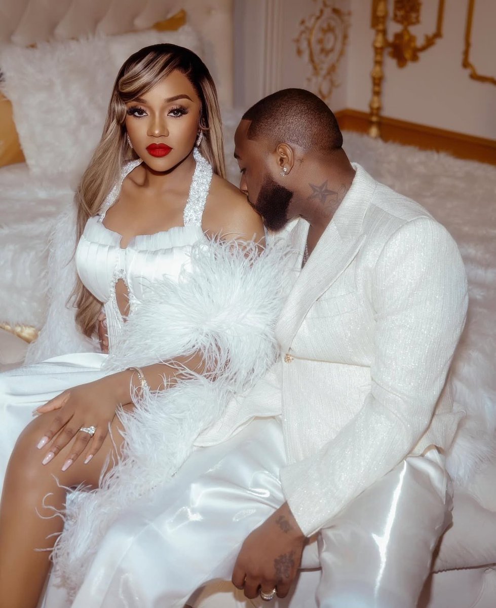Coder4life's tweet image. Davido is cool. He will always be 001. He is the bahddest afrobeats star in the world, yet watching him feels like watching my home boy. Some are doing hot takes on his suit but all I see is a man genuinely happy to marry his better half.
Have a good one, Davido & Chioma.