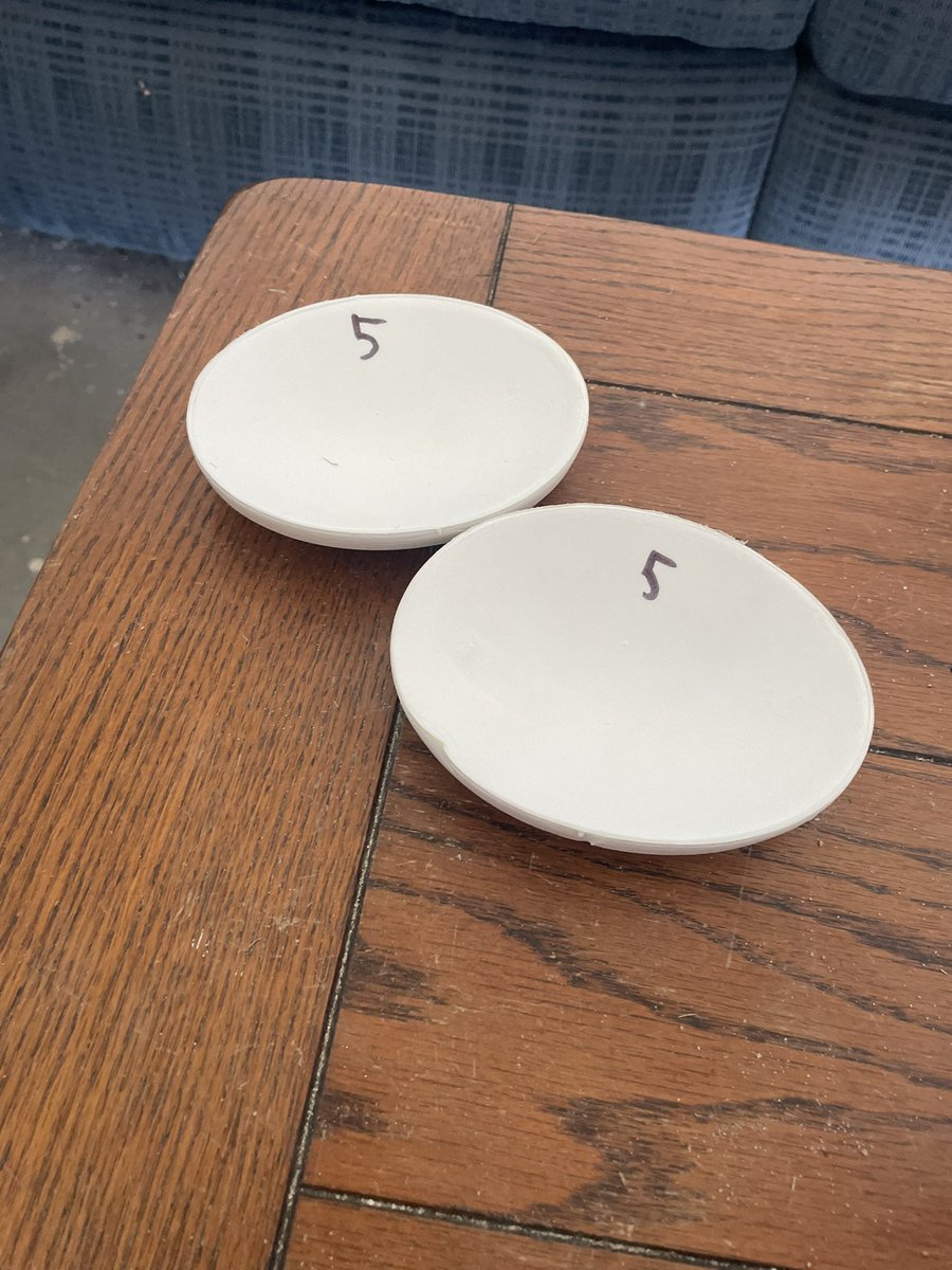 coach_tack's tweet image. Remember how we all had to sign the inside cover our HS textbooks back in the day…..

We just applied that concept to our knee pads! 

#NoKneePadTheifs