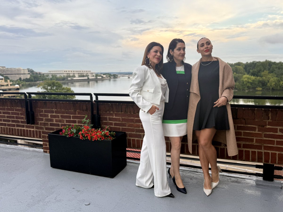 USMexicoFound's tweet photo. #ConvocationCongress | Kicked off our program at Forward Global with Noe García III & Leah Charrette, who broke down the U.S. legislative branch and talked about tariffs—especially within USMCA. We wrapped up with great conversations at a networking cocktail! https://t.co/9FXtOlOsaR