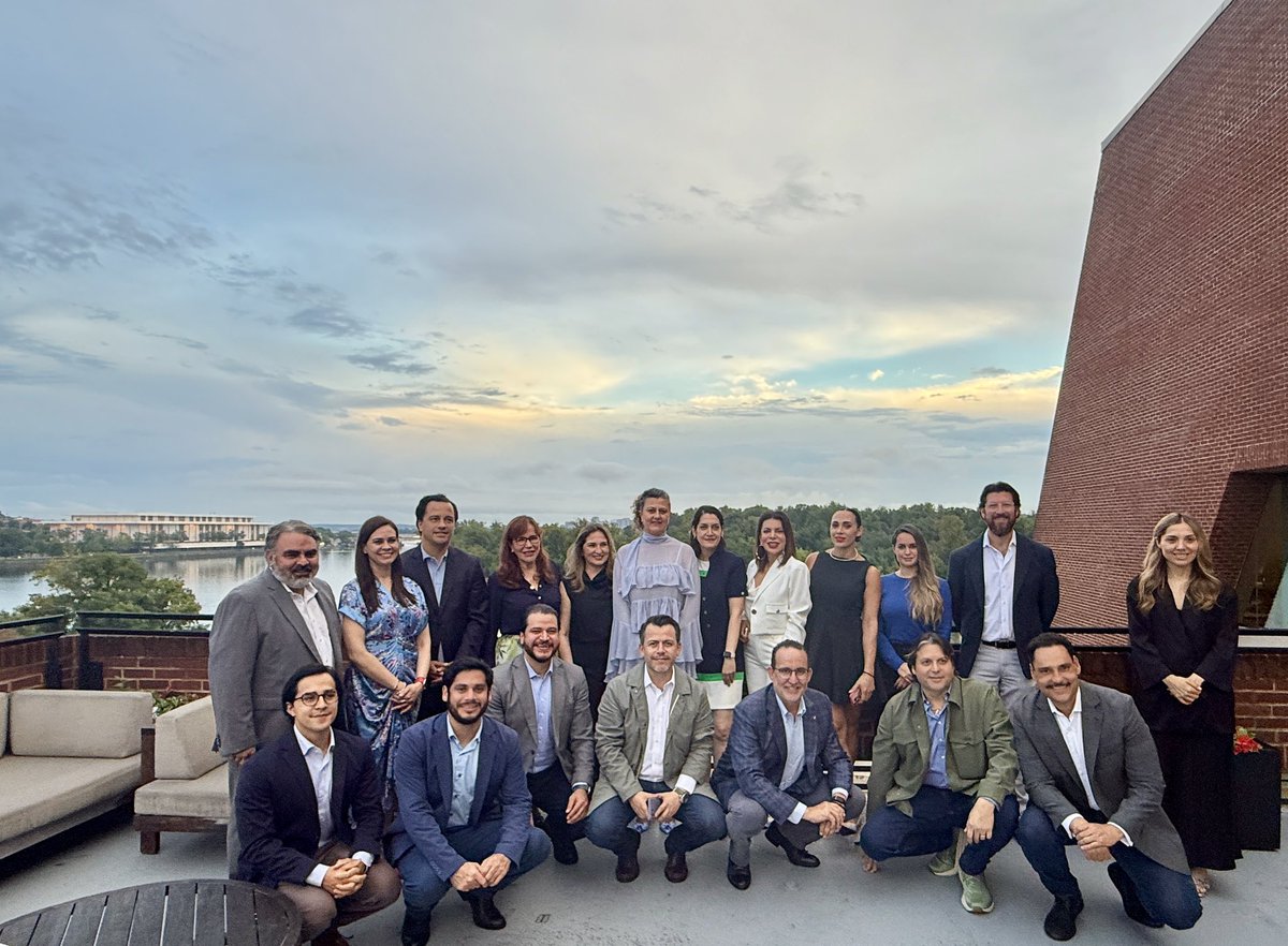 USMexicoFound's tweet photo. #ConvocationCongress | Kicked off our program at Forward Global with Noe García III & Leah Charrette, who broke down the U.S. legislative branch and talked about tariffs—especially within USMCA. We wrapped up with great conversations at a networking cocktail! https://t.co/9FXtOlOsaR