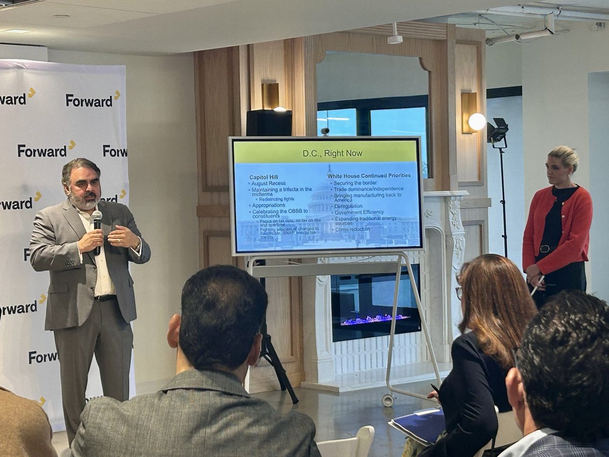 USMexicoFound's tweet photo. #ConvocationCongress | Kicked off our program at Forward Global with Noe García III & Leah Charrette, who broke down the U.S. legislative branch and talked about tariffs—especially within USMCA. We wrapped up with great conversations at a networking cocktail! https://t.co/9FXtOlOsaR